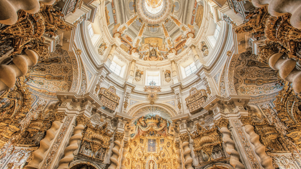 Interior de la iglesia de San Luis de los Franceses en Sevilla