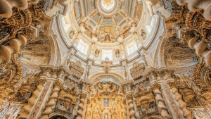 Interior de la iglesia de San Luis de los Franceses en Sevilla