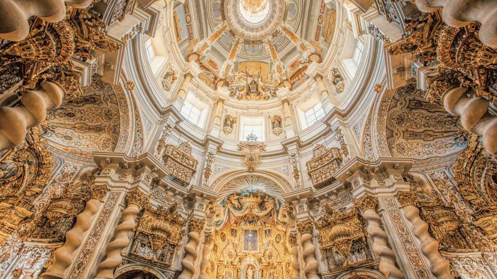 Interior de la iglesia de San Luis de los Franceses en Sevilla